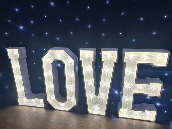 4ft Love sign